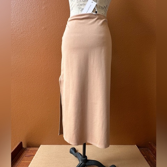 Lovers+Friends “Aubrey” MIDI Skirt In Nude Size Large New With Tags! - Picture 6 of 10